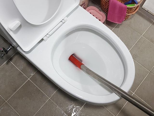 변기 막힘 뚫기